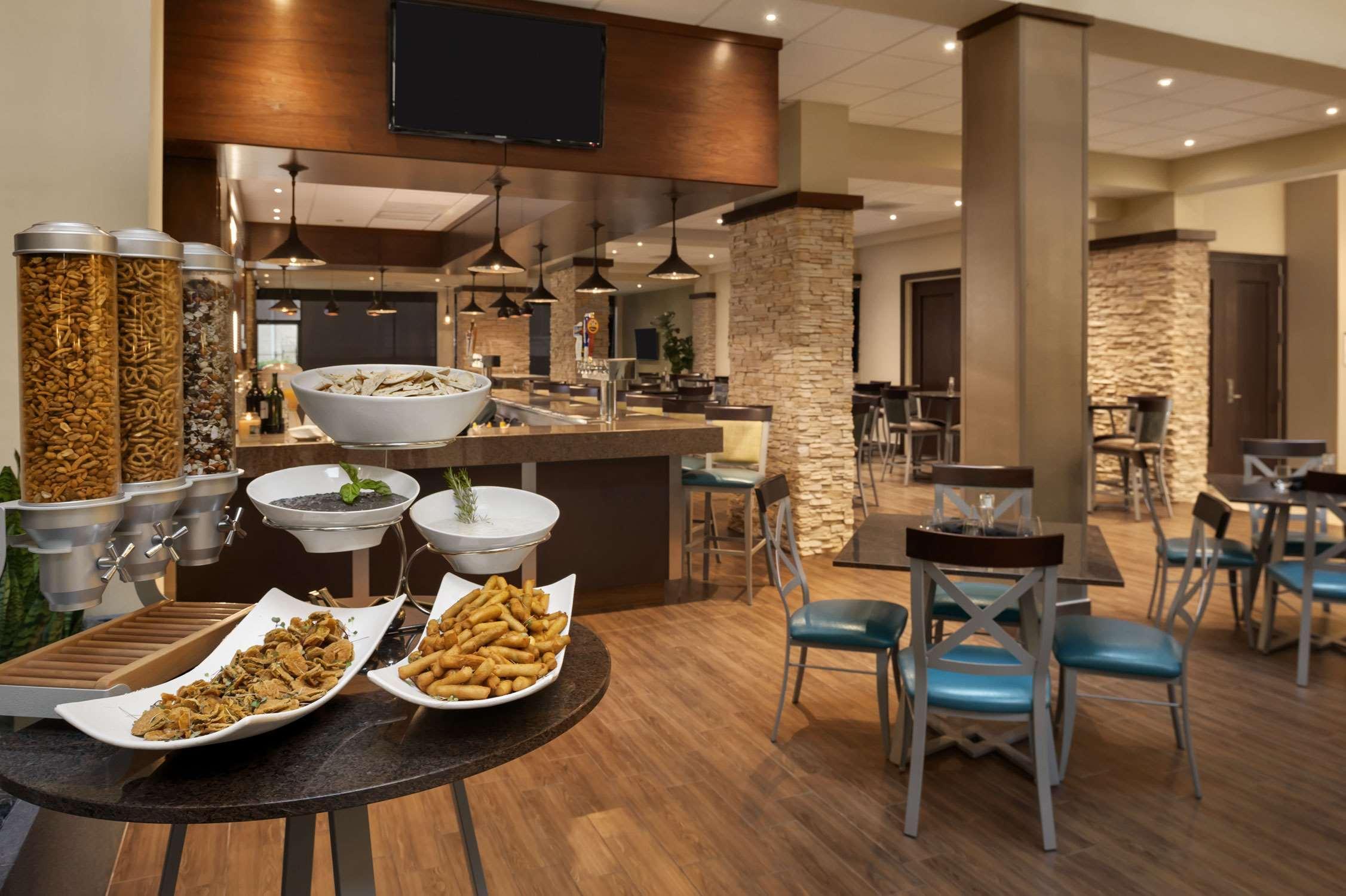 Embassy Suites Dallas - Market Center Restaurang bild