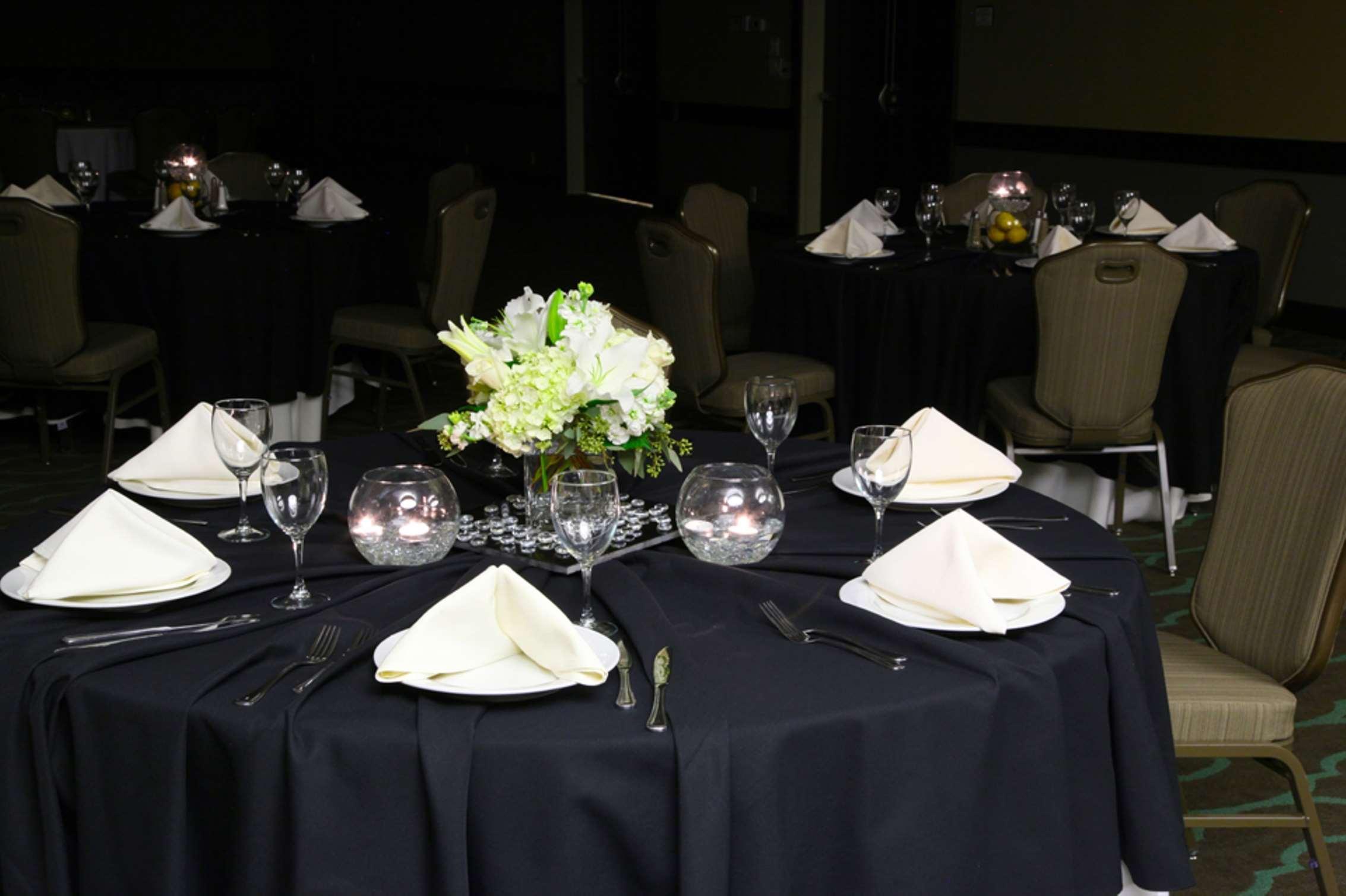 Embassy Suites Dallas - Market Center Restaurang bild