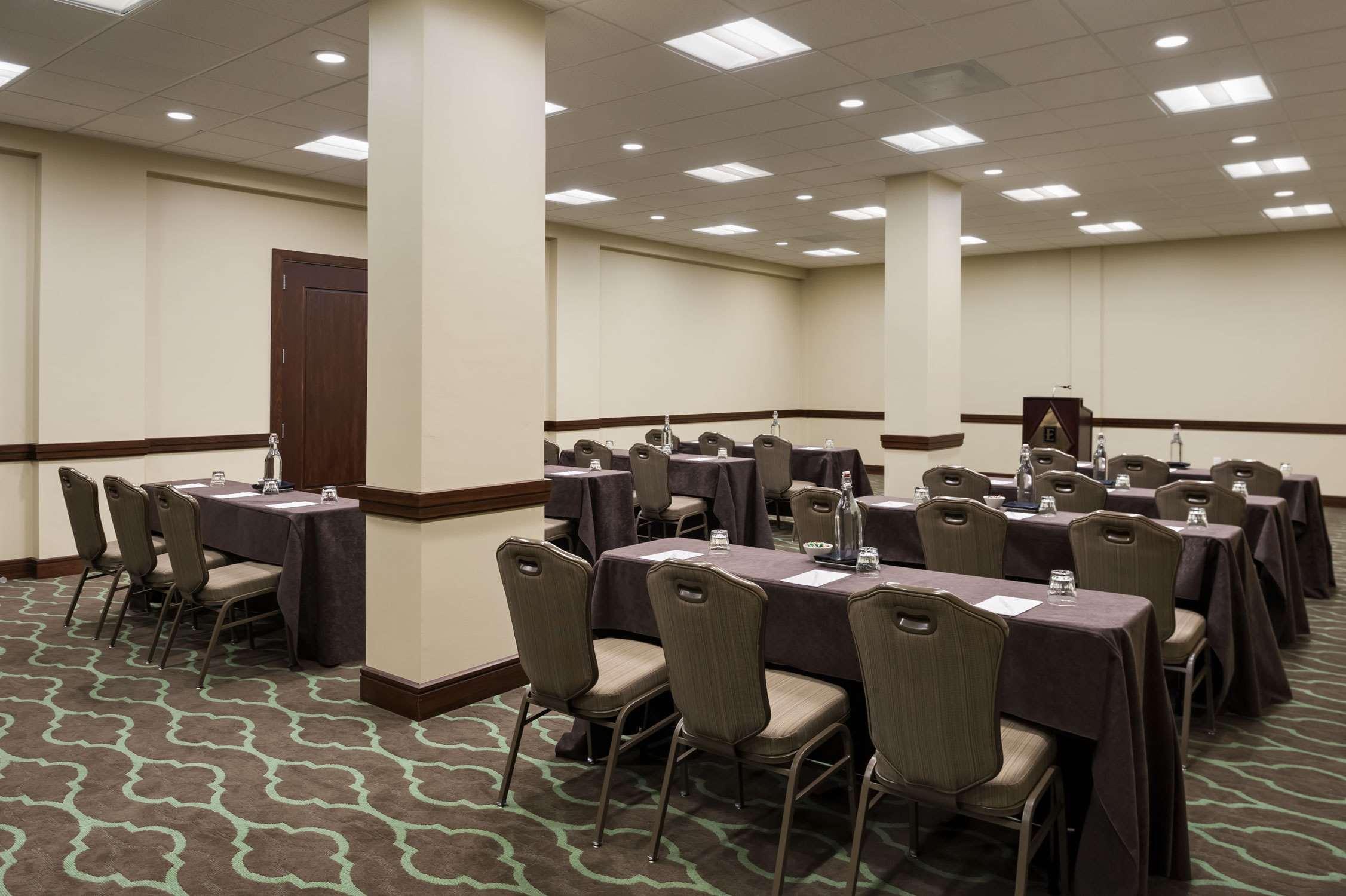 Embassy Suites Dallas - Market Center Business bild