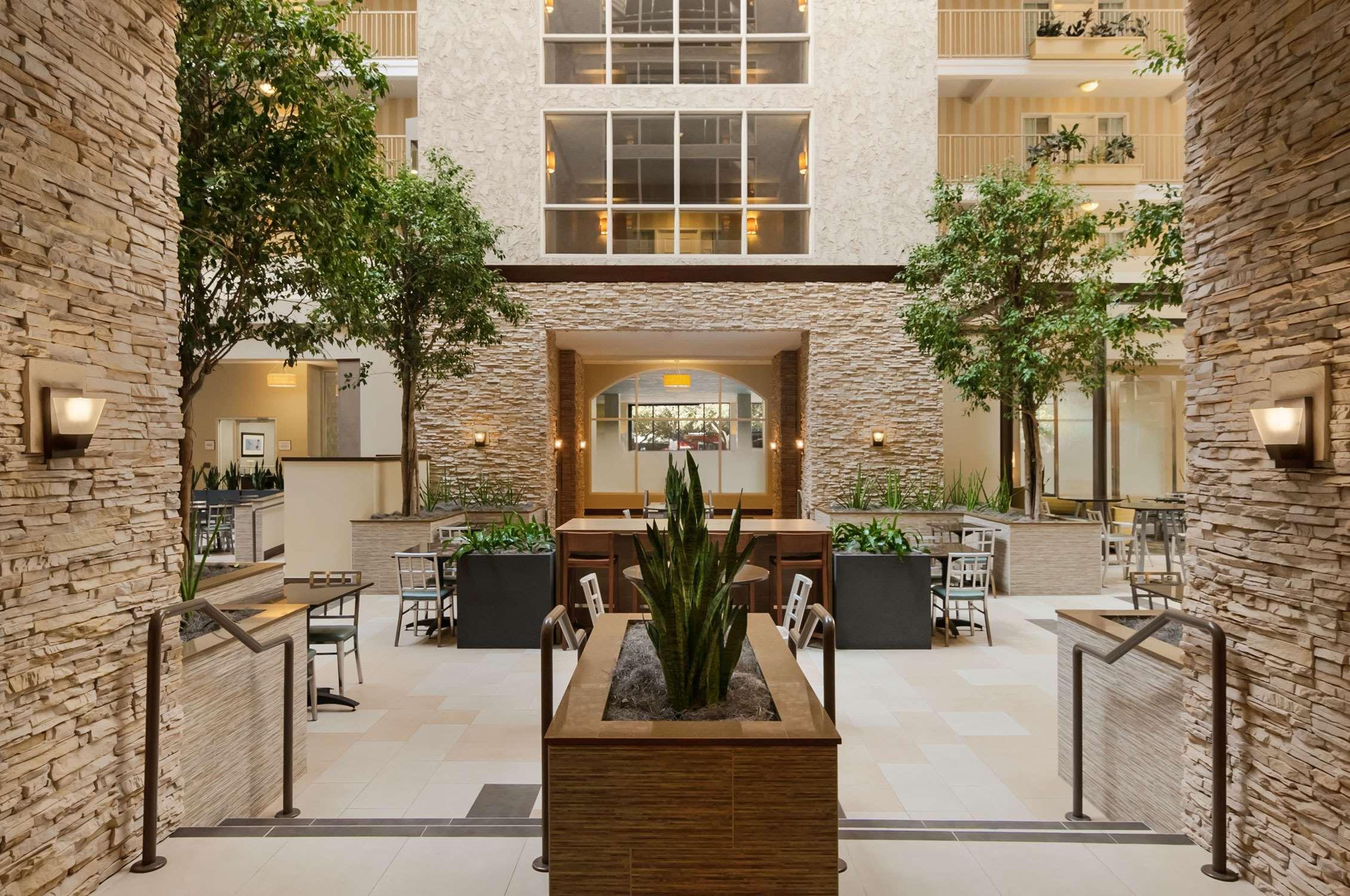 Embassy Suites Dallas - Market Center Inreriör bild