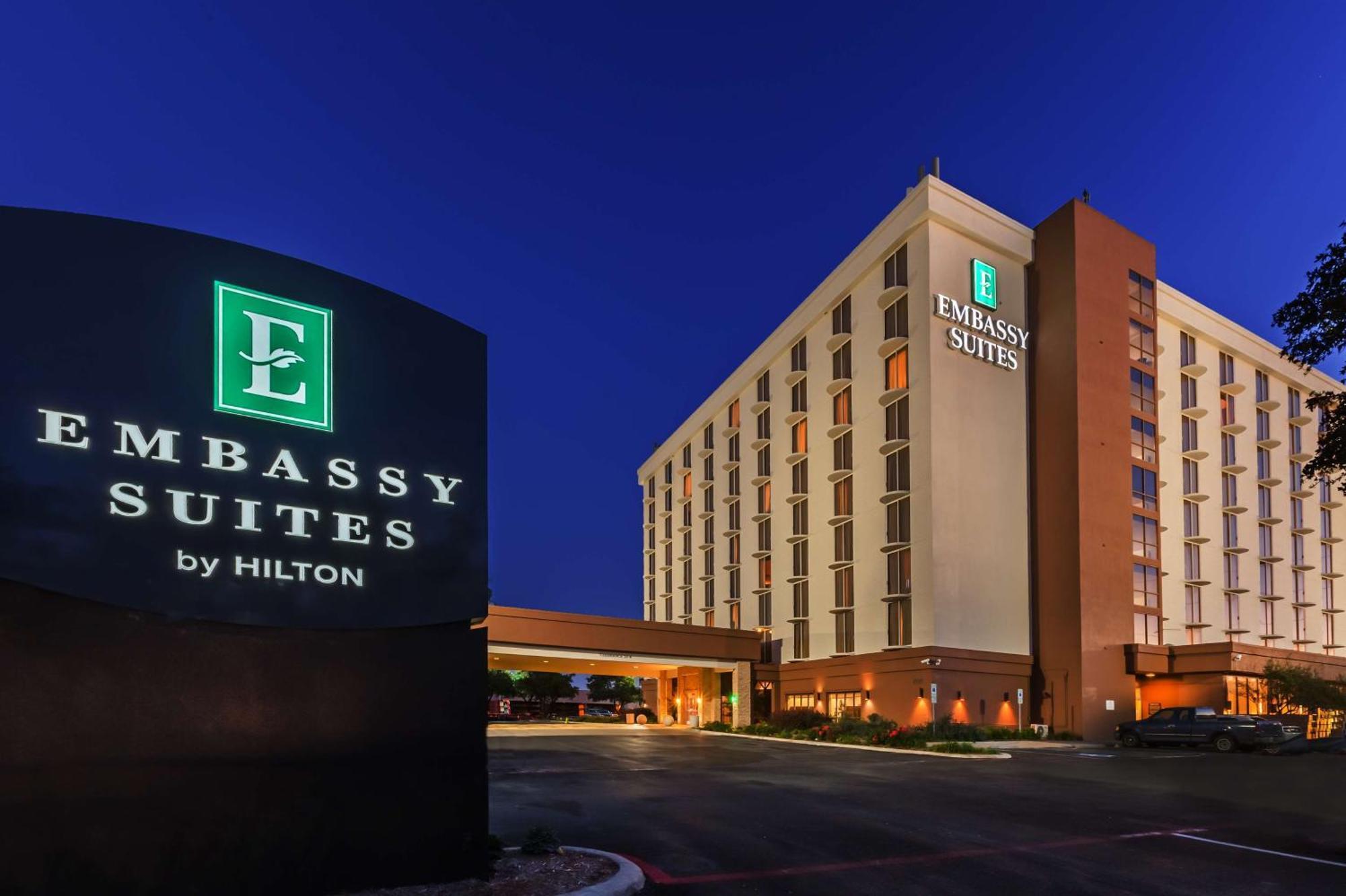Embassy Suites Dallas - Market Center Exteriör bild
