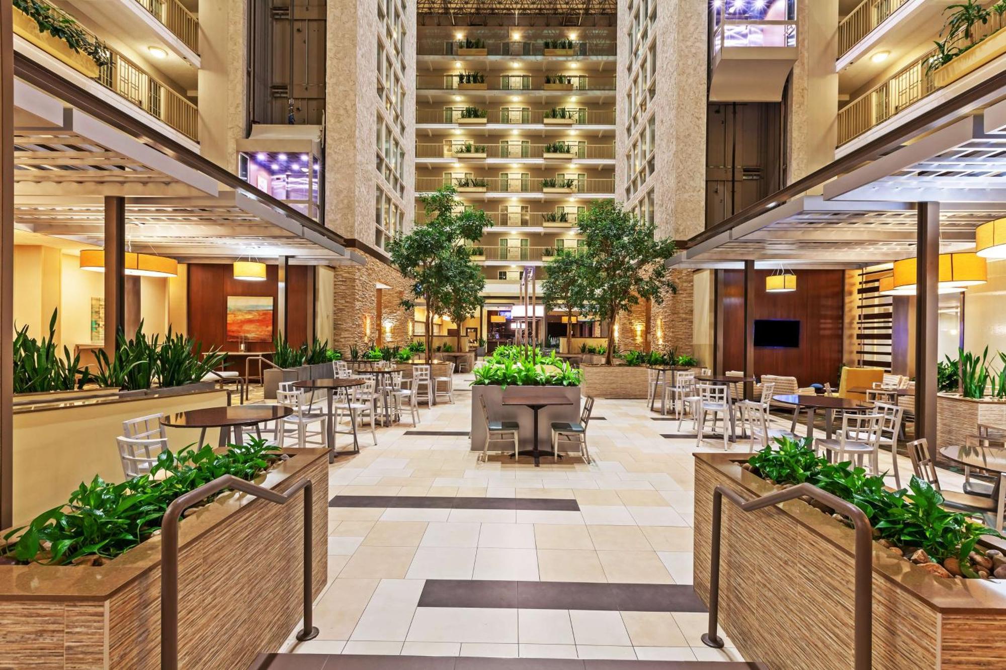 Embassy Suites Dallas - Market Center Exteriör bild