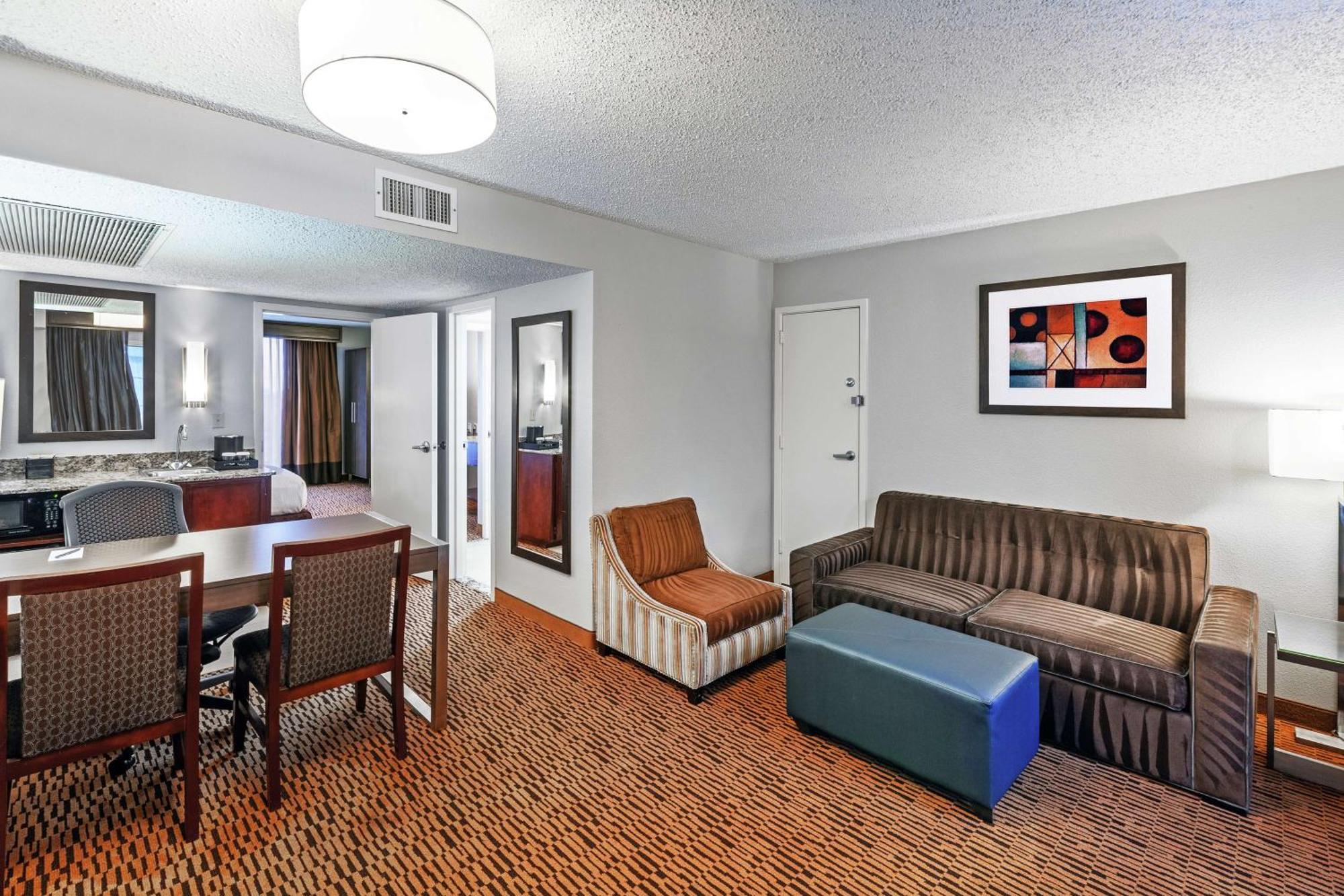 Embassy Suites Dallas - Market Center Exteriör bild